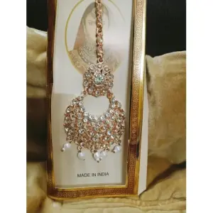 Beautiful kundan mangtika