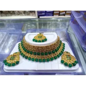 Premium quality Mundi Set And Earrings And Maang Tikka Set