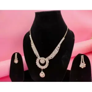 Steezyy - Regal Radiance Necklace & Earring Set