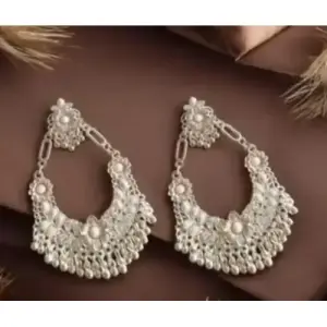 Stunning white earrings